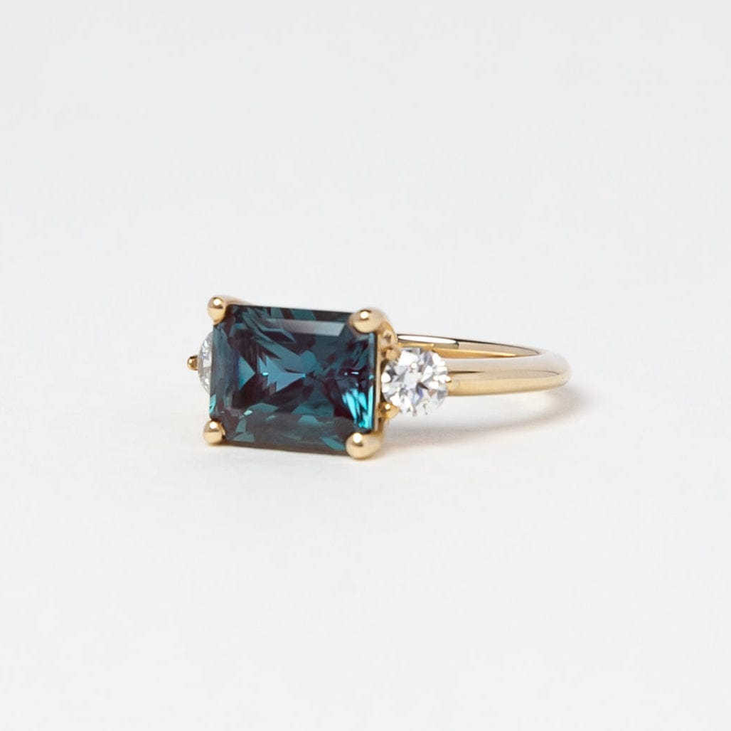 alexandrite-east-west-diamond-unique-engagement-ring-yellow-gold-side