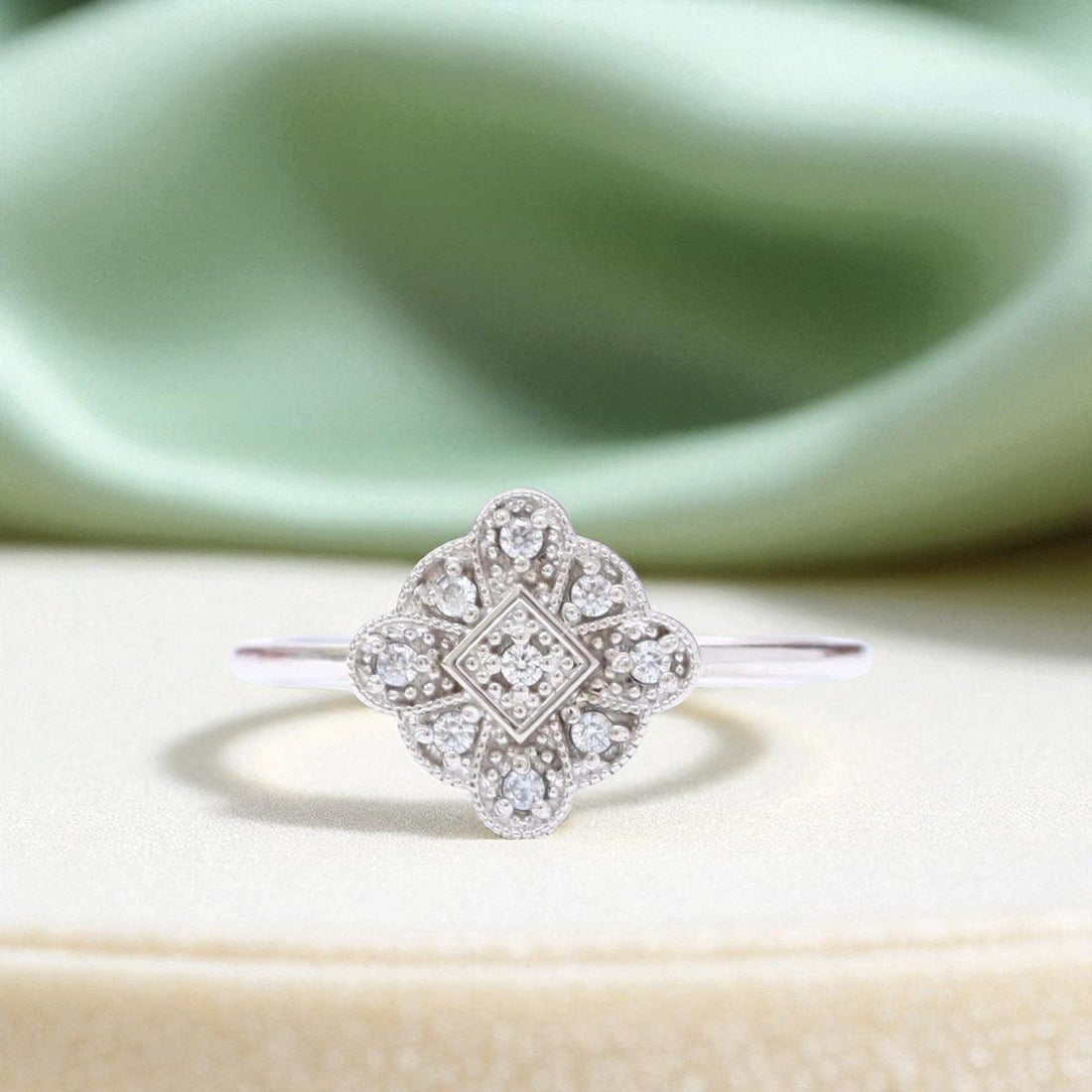 vintage-style-diamond-engagement-ring-white-gold